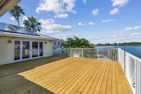 House in Gibsonton, Florida 3 bedrooms, 178.56 sq.m. № 2259384 - photo 23
