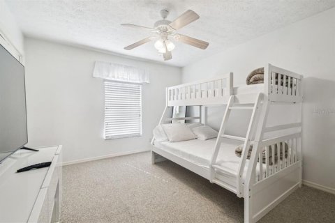 House in Gibsonton, Florida 3 bedrooms, 178.56 sq.m. № 2259384 - photo 19