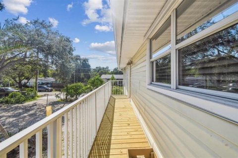 House in Gibsonton, Florida 3 bedrooms, 178.56 sq.m. № 2259384 - photo 26