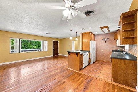 House in Saint Petersburg, Florida 3 bedrooms, 133.78 sq.m. № 2273081 - photo 7
