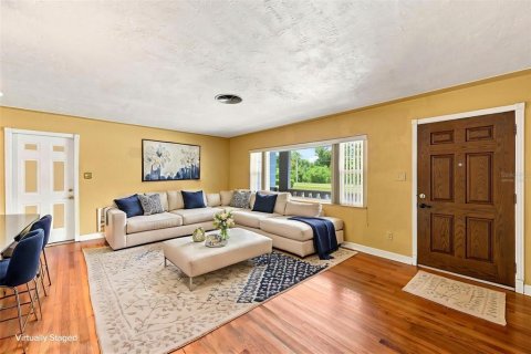 House in Saint Petersburg, Florida 3 bedrooms, 133.78 sq.m. № 2273081 - photo 4
