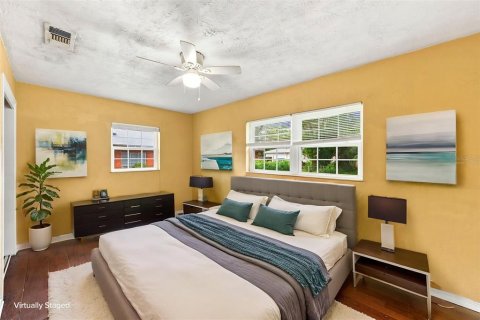 House in Saint Petersburg, Florida 3 bedrooms, 133.78 sq.m. № 2273081 - photo 12