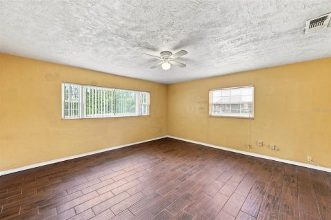 House in Saint Petersburg, Florida 3 bedrooms, 133.78 sq.m. № 2273081 - photo 13