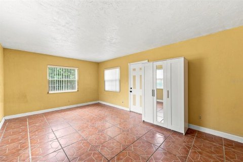 House in Saint Petersburg, Florida 3 bedrooms, 133.78 sq.m. № 2273081 - photo 9