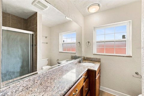 House in Saint Petersburg, Florida 3 bedrooms, 133.78 sq.m. № 2273081 - photo 16
