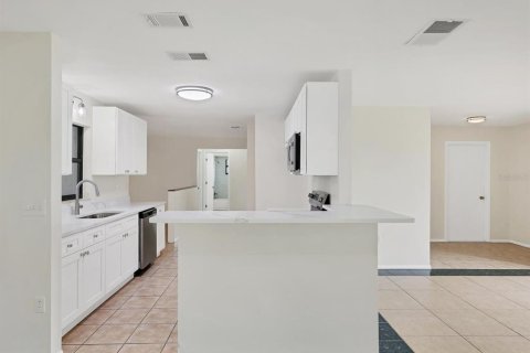House in Sarasota, Florida 3 bedrooms, 178.47 sq.m. № 1816176 - photo 11