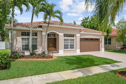 Casa en venta en Pembroke Pines, Florida, 3 dormitorios, 192.68 m2 № 2055977 - foto 3