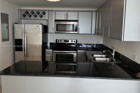 Copropriété à louer à Miami, Floride: 2 chambres, 93.09 m2 № 1985937 - photo 2