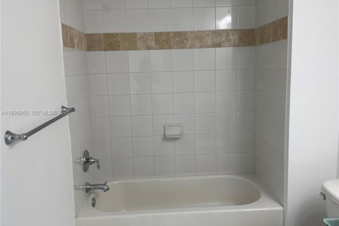 Copropriété à louer à Miami, Floride: 2 chambres, 93.09 m2 № 1985937 - photo 7