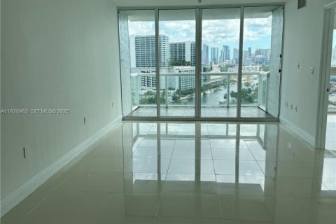 Copropriété à louer à Miami, Floride: 2 chambres, 93.09 m2 № 1985937 - photo 3