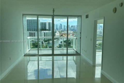 Copropriété à louer à Miami, Floride: 2 chambres, 93.09 m2 № 1985937 - photo 5