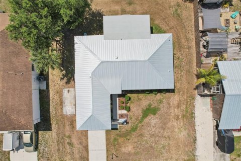 House in Port Charlotte, Florida 3 bedrooms, 100.15 sq.m. № 1759895 - photo 28