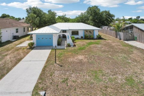 House in Port Charlotte, Florida 3 bedrooms, 100.15 sq.m. № 1759895 - photo 1
