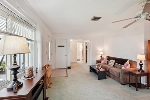 House in Port Charlotte, Florida 3 bedrooms, 100.15 sq.m. № 1759895 - photo 4