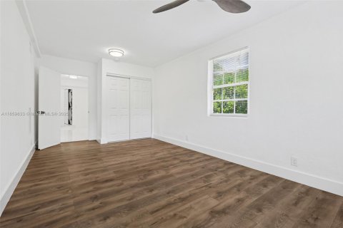 Casa en venta en North Miami, Florida, 4 dormitorios № 1893273 - foto 28