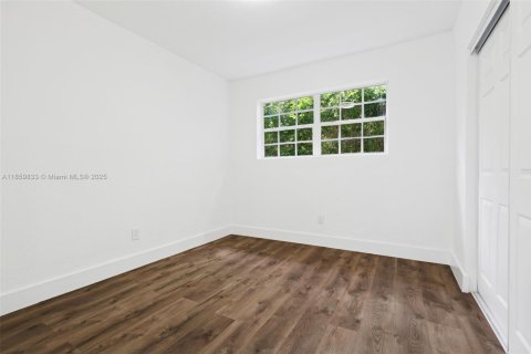 Casa en venta en North Miami, Florida, 4 dormitorios № 1893273 - foto 25