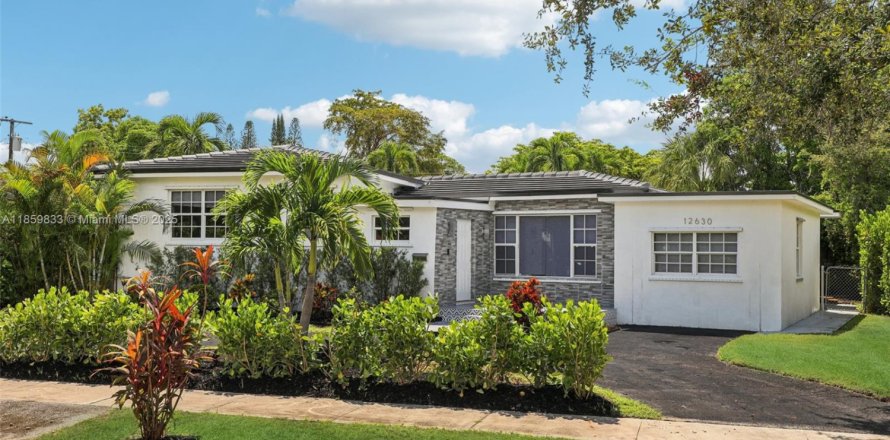 Casa en North Miami, Florida 4 dormitorios № 1893273