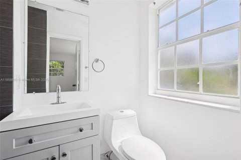 Casa en venta en North Miami, Florida, 4 dormitorios № 1893273 - foto 18