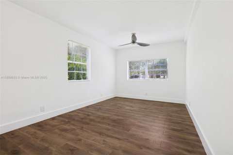 Casa en venta en North Miami, Florida, 4 dormitorios № 1893273 - foto 27