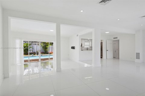 Casa en venta en North Miami, Florida, 4 dormitorios № 1893273 - foto 7