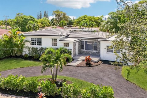 Casa en venta en North Miami, Florida, 4 dormitorios № 1893273 - foto 3