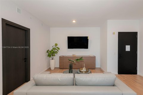 Condo in Miami, Florida, 2 bedrooms  № 1960776 - photo 6