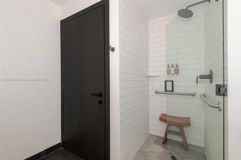 Condo in Miami, Florida, 2 bedrooms  № 1960776 - photo 30