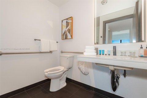 Condo in Miami, Florida, 2 bedrooms  № 1960776 - photo 29