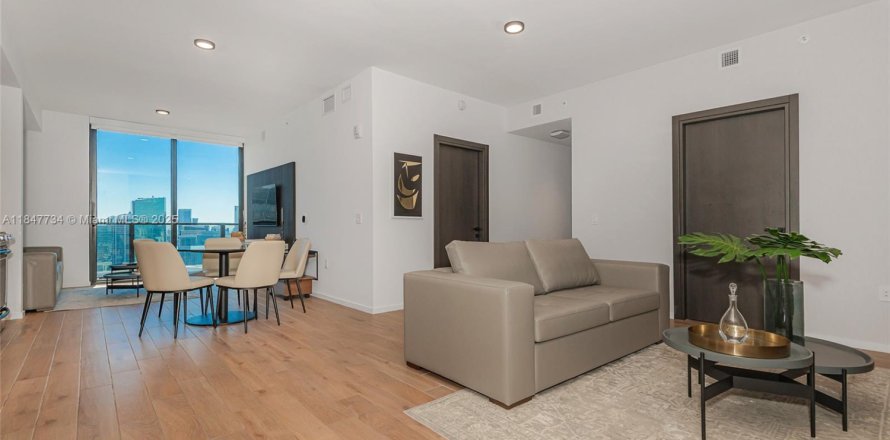 Condo in Miami, Florida, 2 bedrooms  № 1960776