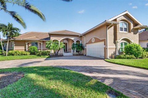 House in Fort Myers, Florida 3 bedrooms, 250.93 sq.m. № 2436685