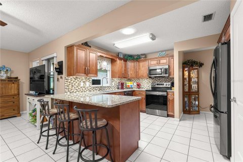 House in Ocala, Florida 2 bedrooms, 130.9 sq.m. № 2228331 - photo 3