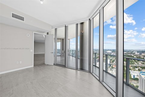 Condominio en venta en Miami, Florida, 4 dormitorios, 291.25 m2 № 1984802 - foto 19