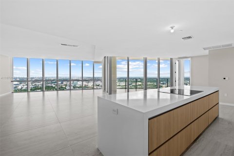 Condominio en venta en Miami, Florida, 4 dormitorios, 291.25 m2 № 1984802 - foto 10