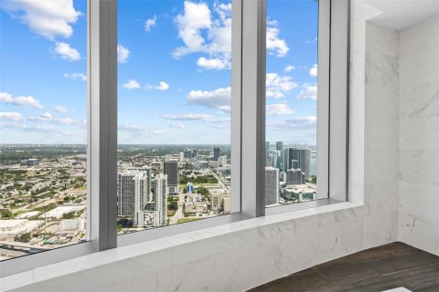 Condominio en venta en Miami, Florida, 4 dormitorios, 291.25 m2 № 1984802 - foto 7