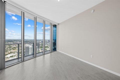Condominio en venta en Miami, Florida, 4 dormitorios, 291.25 m2 № 1984802 - foto 24