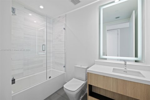 Condominio en venta en Miami, Florida, 4 dormitorios, 291.25 m2 № 1984802 - foto 21