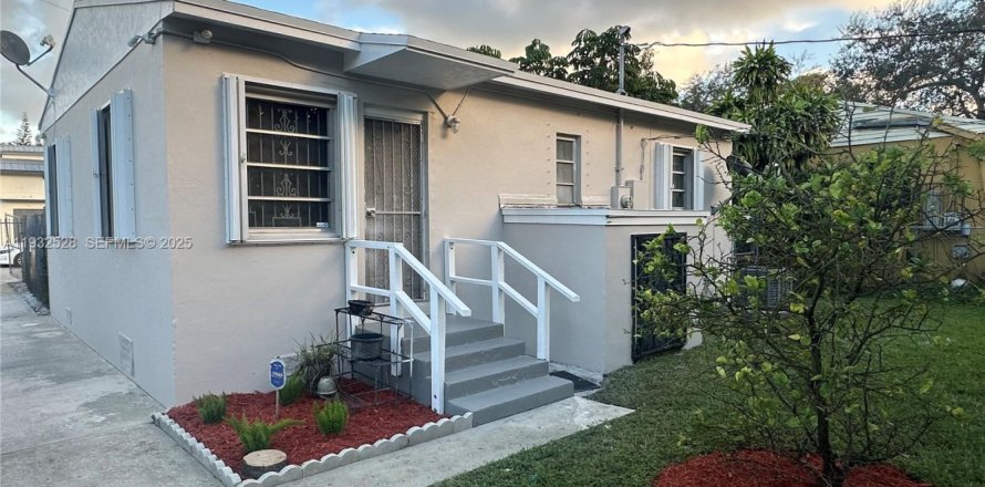 Propiedad comercial en Miami, Florida 122.63 m2 № 1991506