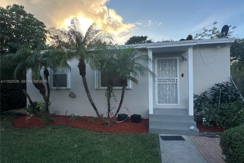Propiedad comercial en venta en Miami, Florida, 122.63 m2 № 1991506 - foto 2