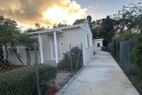 Propiedad comercial en venta en Miami, Florida, 122.63 m2 № 1991506 - foto 5