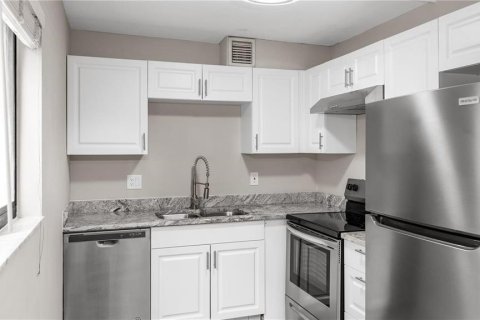 Condominio en alquiler en Temple Terrace, Florida, 2 dormitorios, 89.19 m2 № 1592579 - foto 11