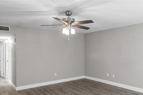 Condominio en alquiler en Temple Terrace, Florida, 2 dormitorios, 89.19 m2 № 1592579 - foto 7