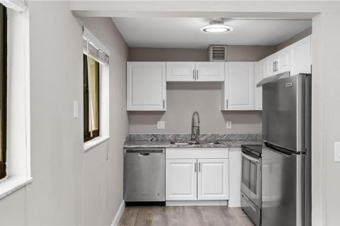 Condominio en alquiler en Temple Terrace, Florida, 2 dormitorios, 89.19 m2 № 1592579 - foto 10