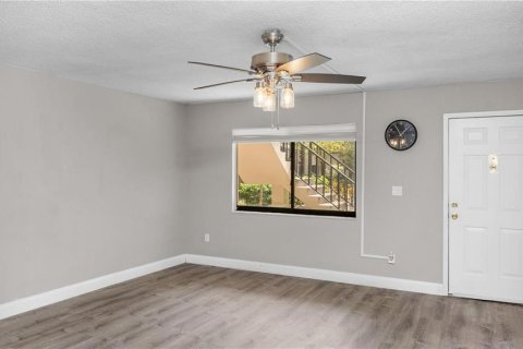 Condominio en alquiler en Temple Terrace, Florida, 2 dormitorios, 89.19 m2 № 1592579 - foto 5
