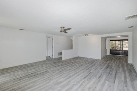 Casa en venta en Port Richey, Florida, 2 dormitorios, 137.5 m2 № 1919062 - foto 5