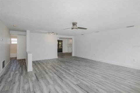 Casa en venta en Port Richey, Florida, 2 dormitorios, 137.5 m2 № 1919062 - foto 11