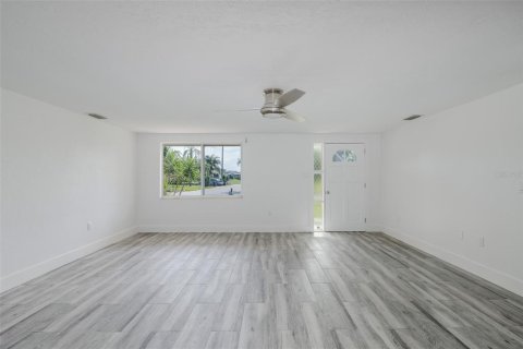 Casa en venta en Port Richey, Florida, 2 dormitorios, 137.5 m2 № 1919062 - foto 9
