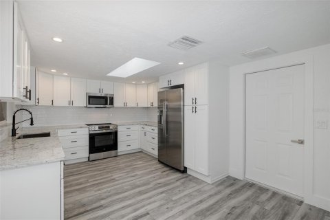 Casa en venta en Port Richey, Florida, 2 dormitorios, 137.5 m2 № 1919062 - foto 15