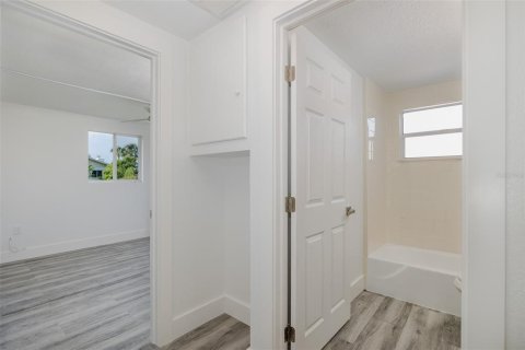Casa en venta en Port Richey, Florida, 2 dormitorios, 137.5 m2 № 1919062 - foto 12