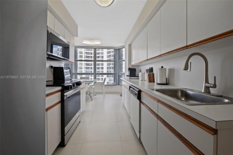 Купить кондоминиум в Авентура, Флорида 2 спальни, 134.43м2, № 2044555 - фото 12