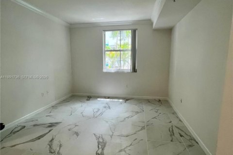 Copropriété à vendre à Surfside, Floride: 1 chambre, 70.33 m2 № 2056871 - photo 10